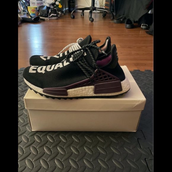 Athletic_Shoes